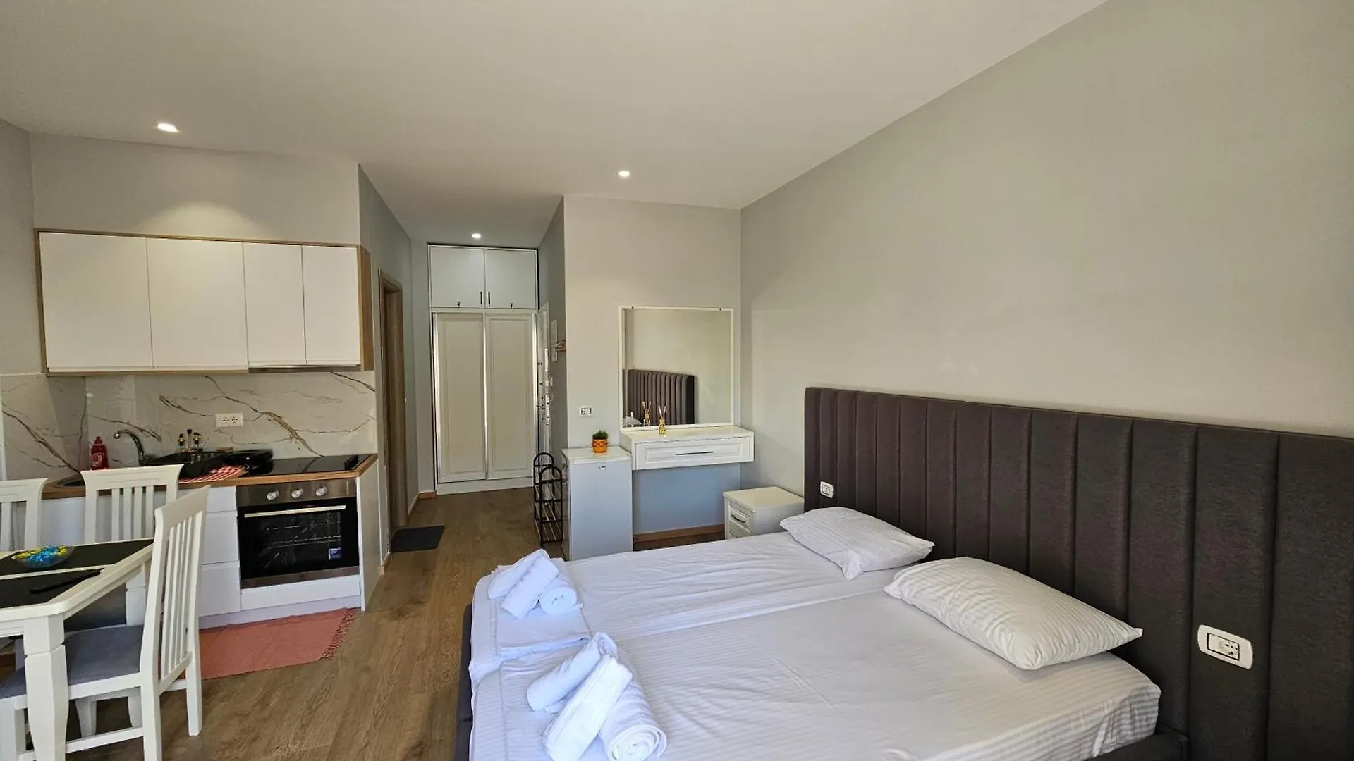 2-Leo'S Apartments Saranda 0*, Sarande Albania