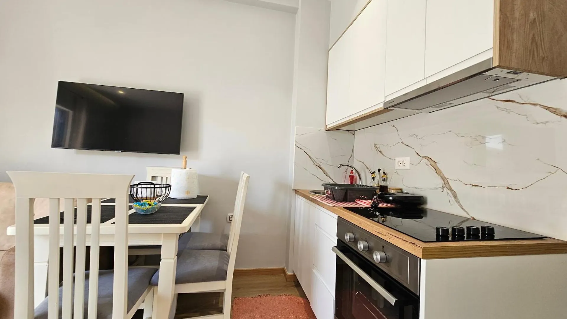2-Leo'S Apartments Saranda  Sarande
