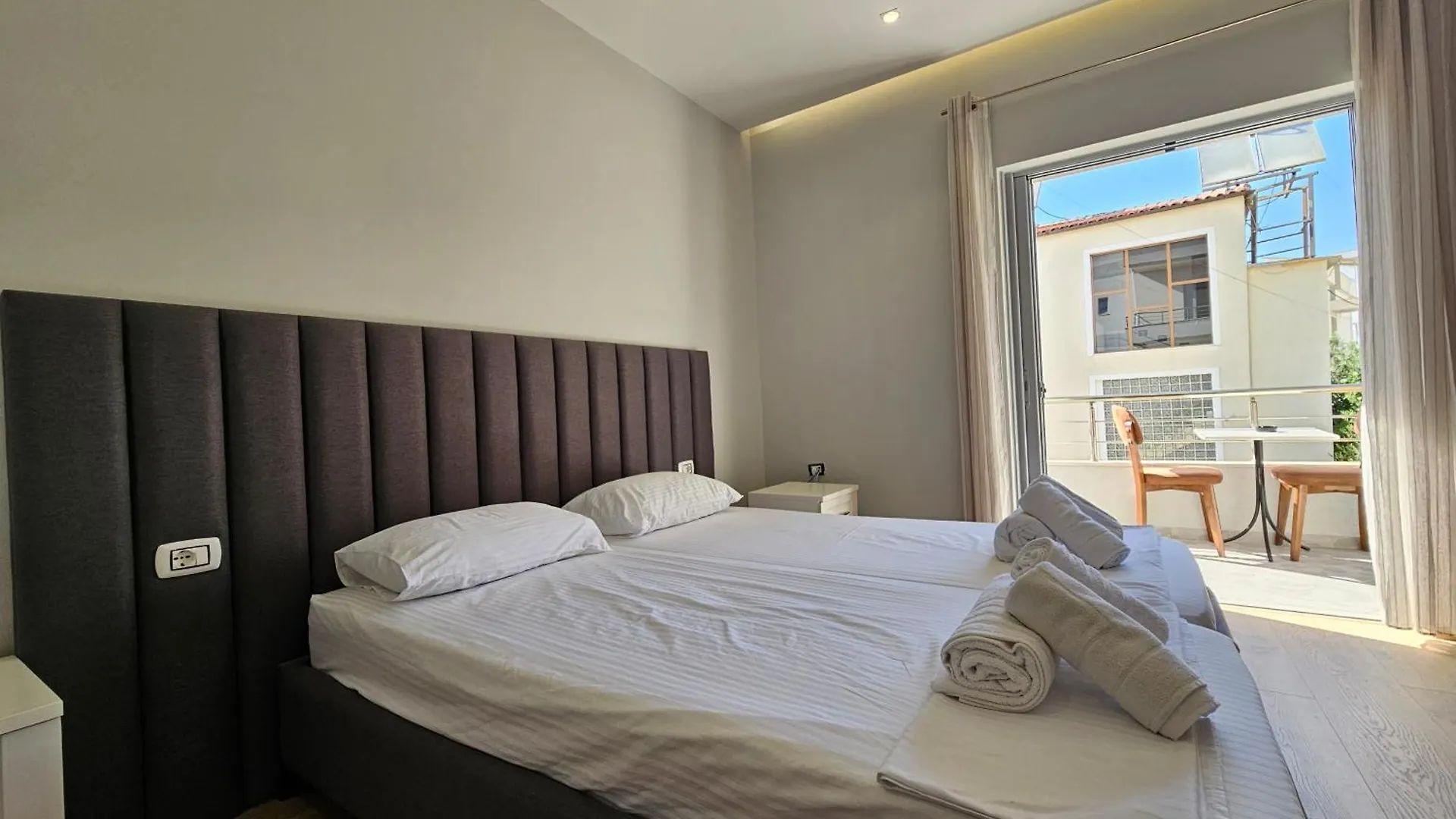 2-Leo'S Apartments Saranda Sarande