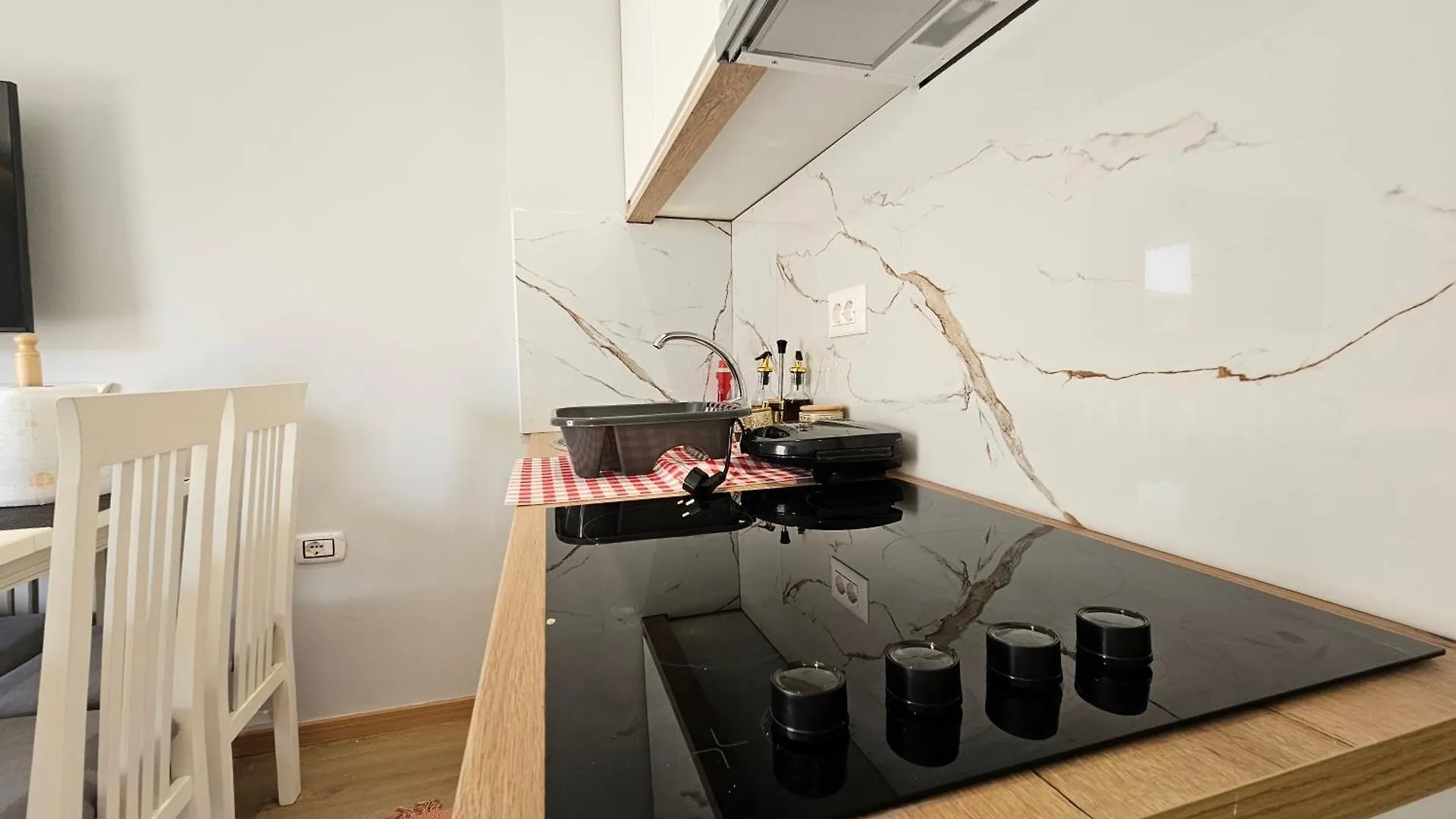2-Leo'S Apartments Saranda  Sarande