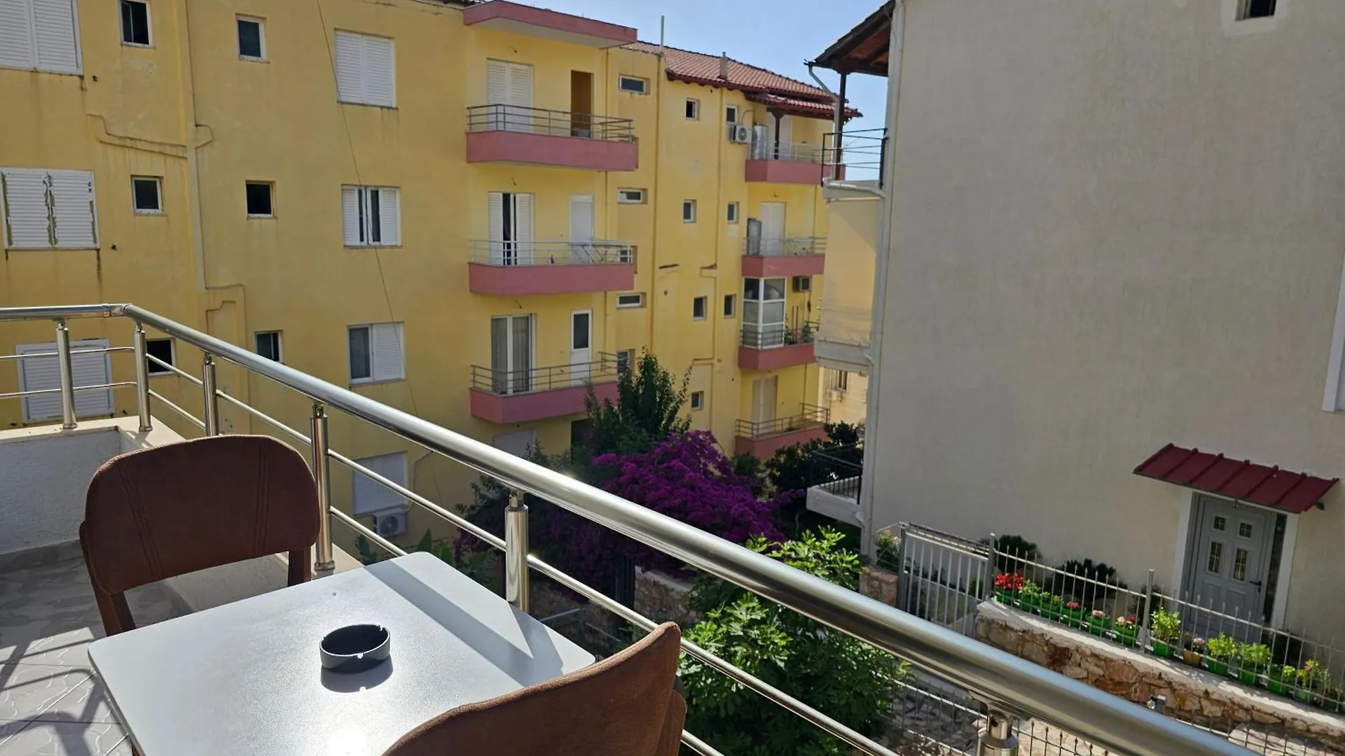 2-Leo'S Apartments Saranda Sarande