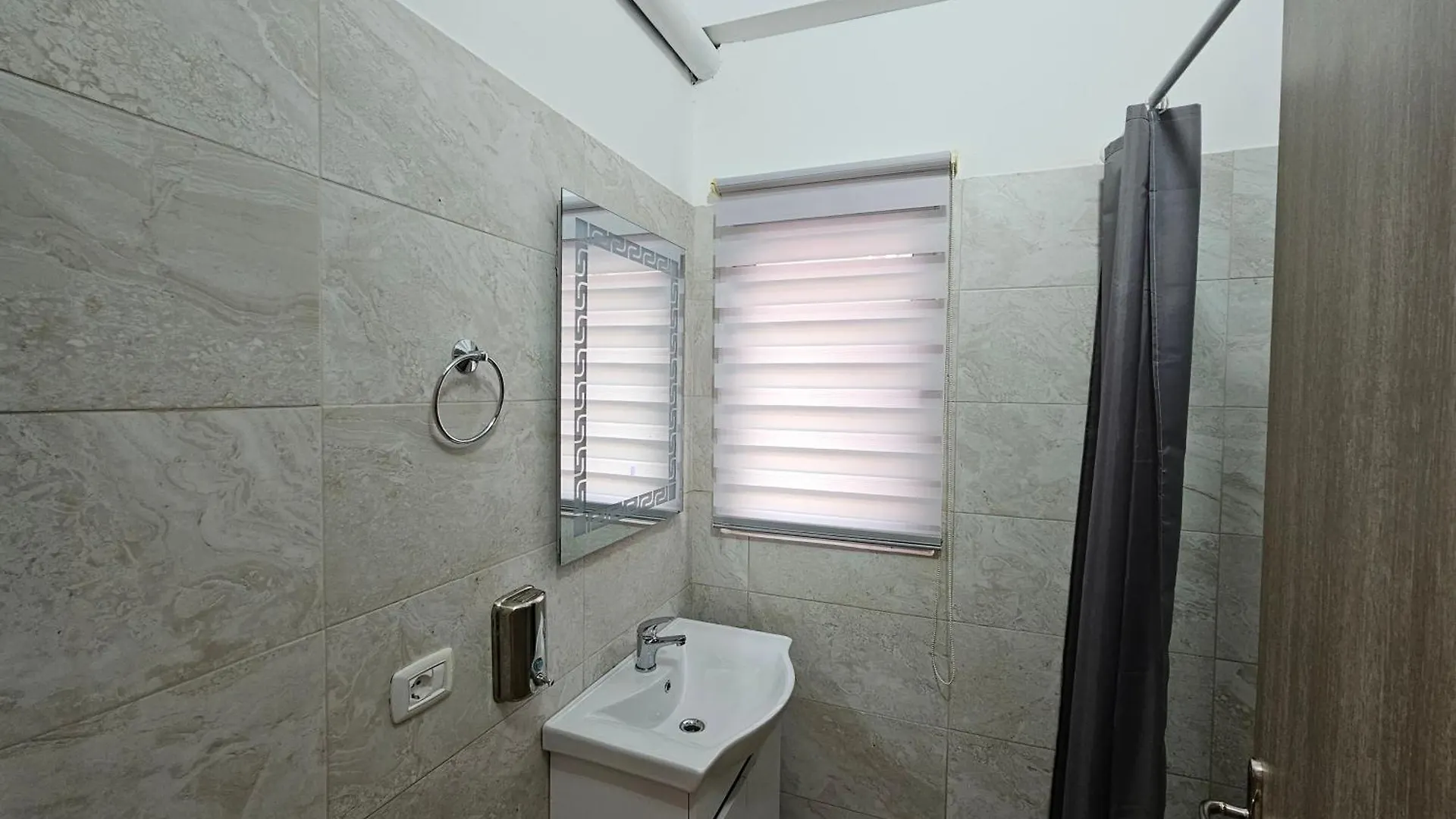 2-Leo'S Apartments Saranda  Sarandë