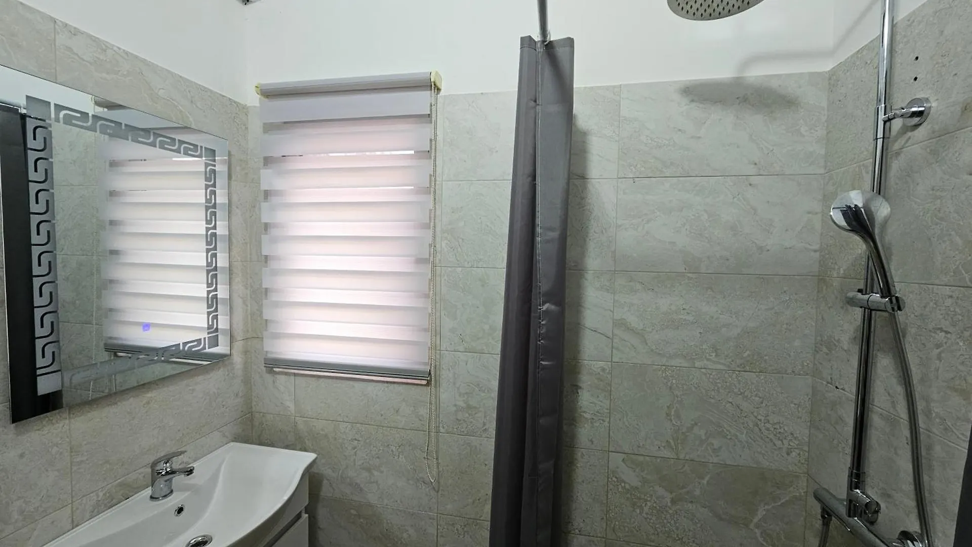 2-Leo'S Apartments Saranda