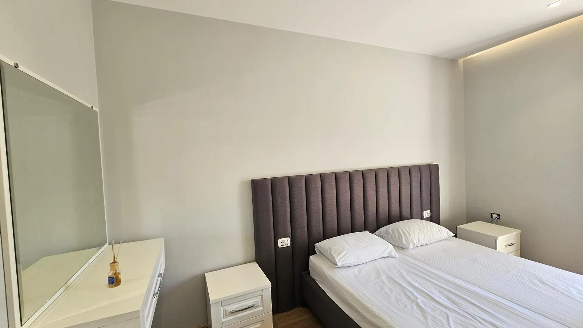 2-Leo'S Apartments Saranda