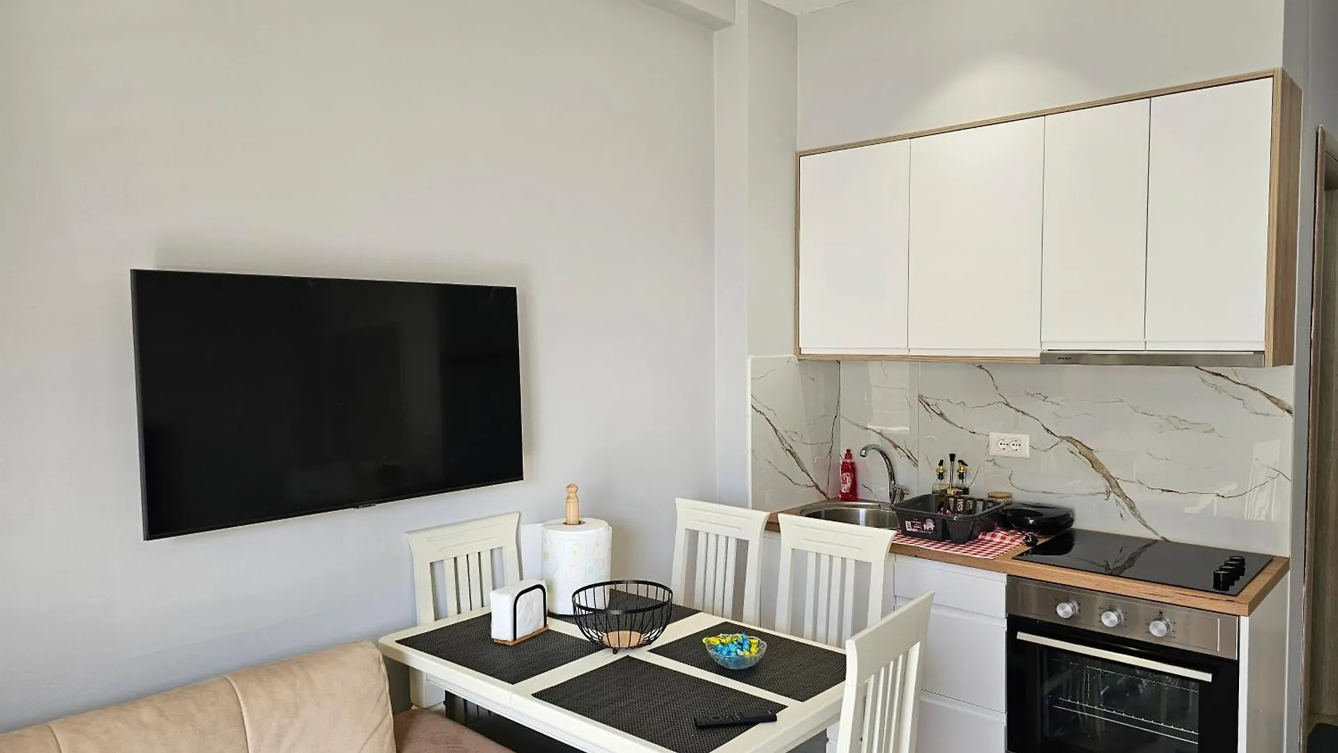 2-Leo'S Apartments Saranda