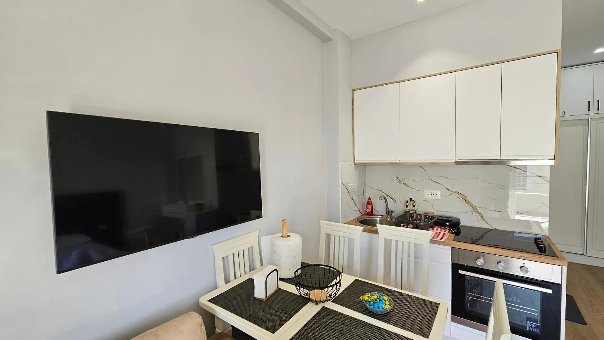 2-Leo'S Apartments Saranda 알바니아