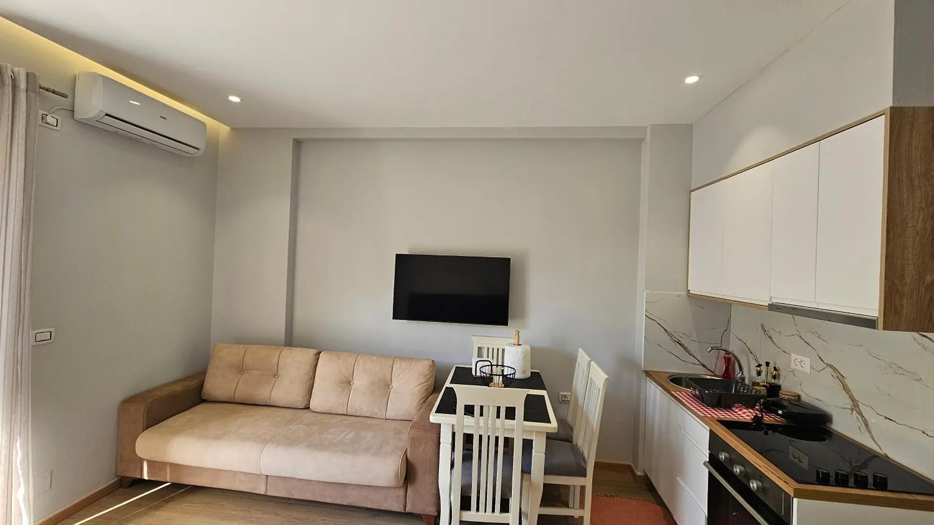 2-Leo'S Apartments Saranda 알바니아