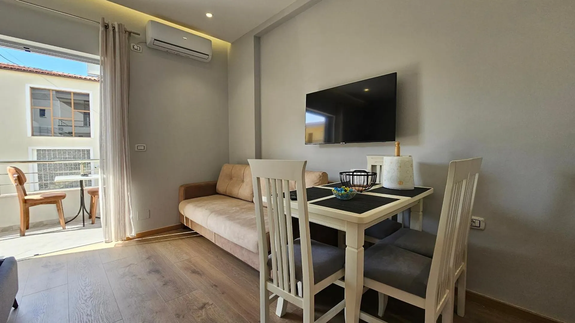 2-Leo'S Apartments Saranda